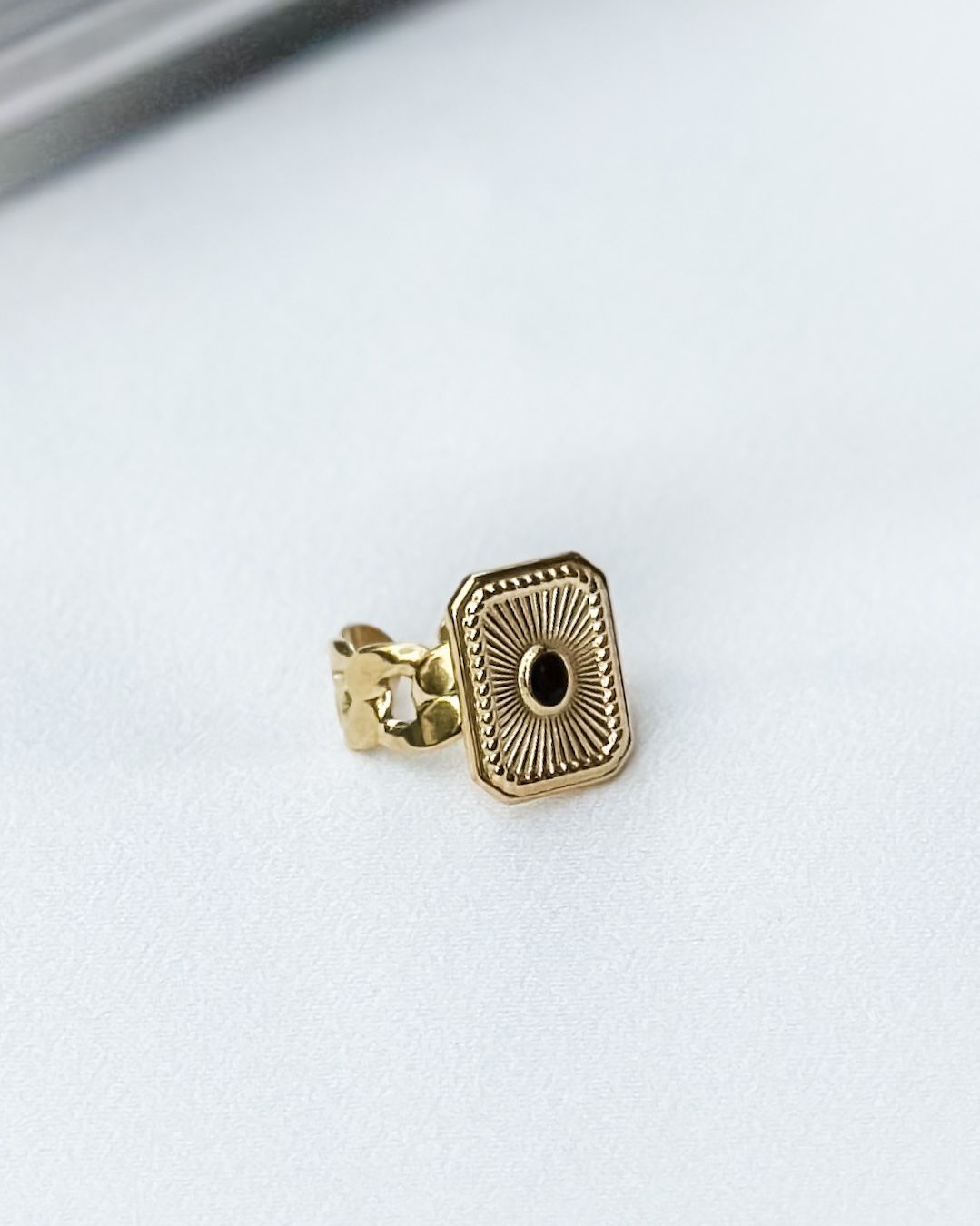 Rectangle gold ring